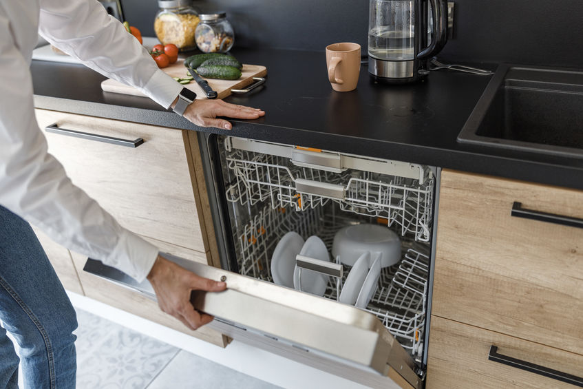 Cleaning dishwasher with Sponge Outlet